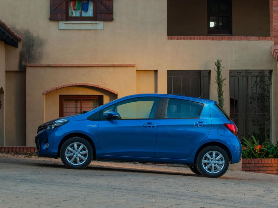  Toyota Yaris Hybrid 2014 года  (ZA) (фото 6 из 7)